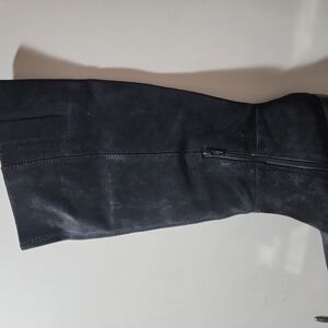 Chic Black Suede Knee-High Boots